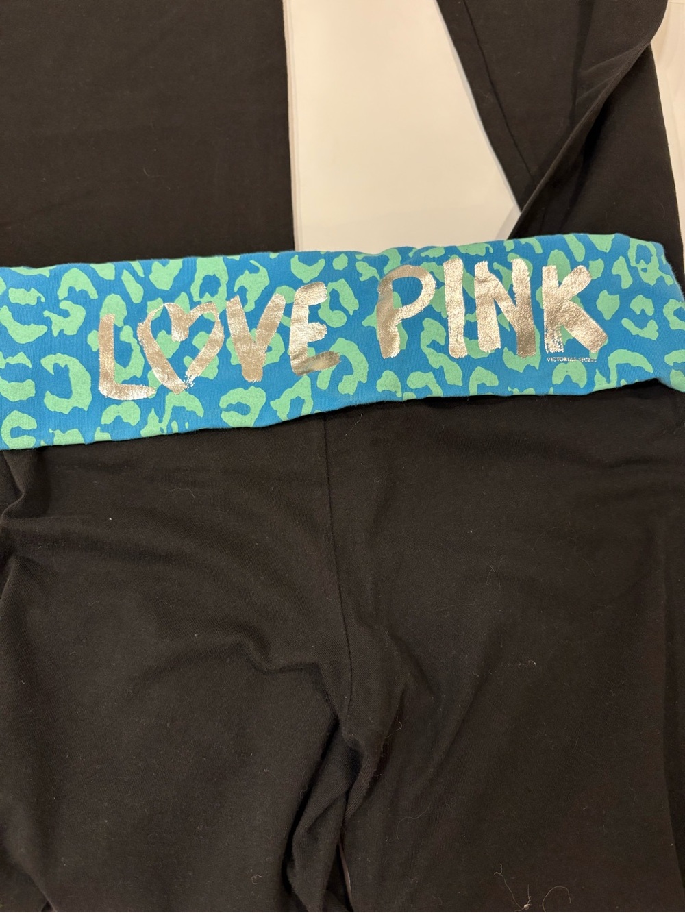 PINK Victoria's Secret Black Yoga Flare Pants Blue & Mint Cheetah Rollover Band - Picture 3 of 4